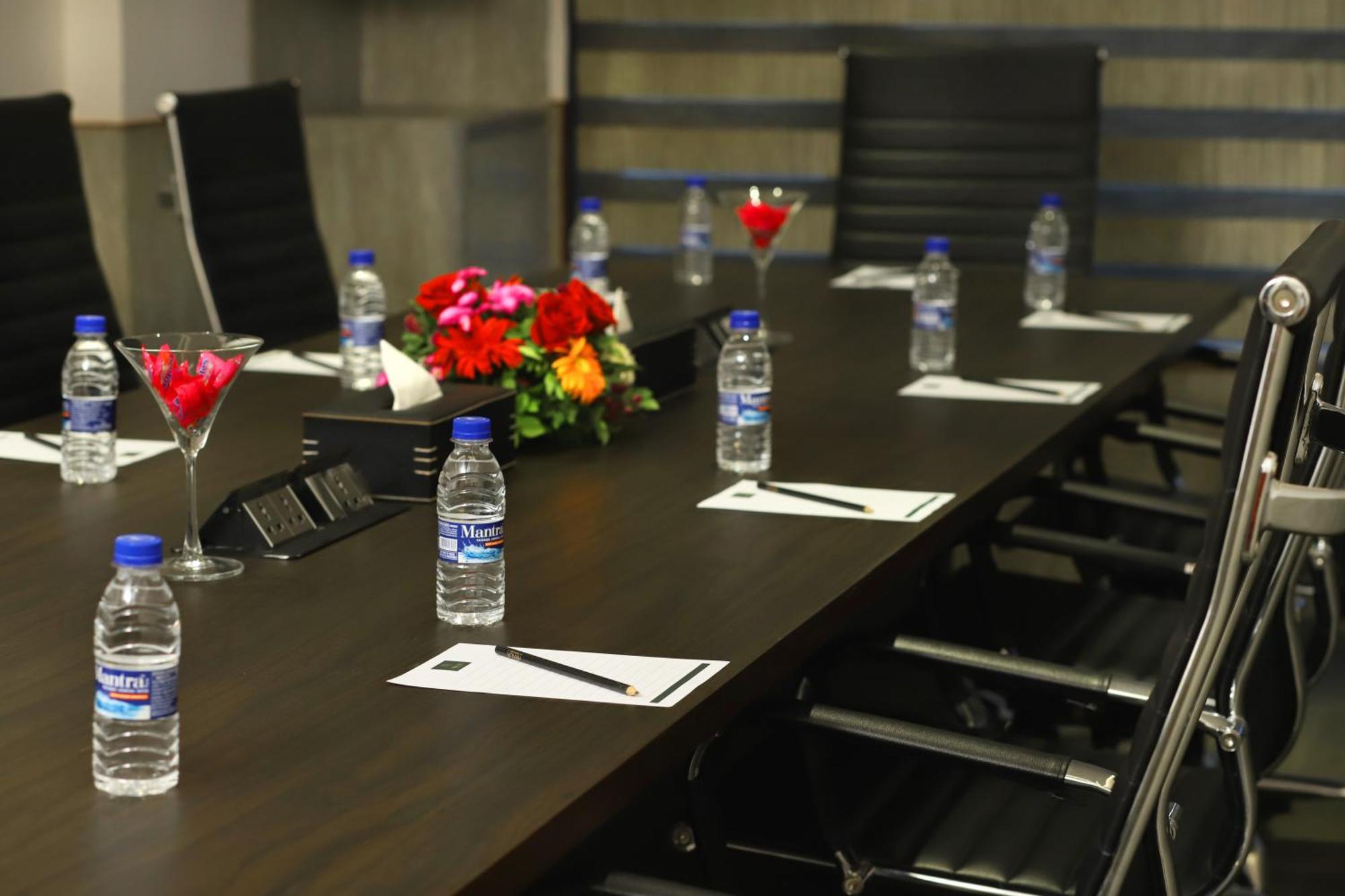 Aralia - A Business Hotel, Midc Andheri East Мумбай Екстериор снимка