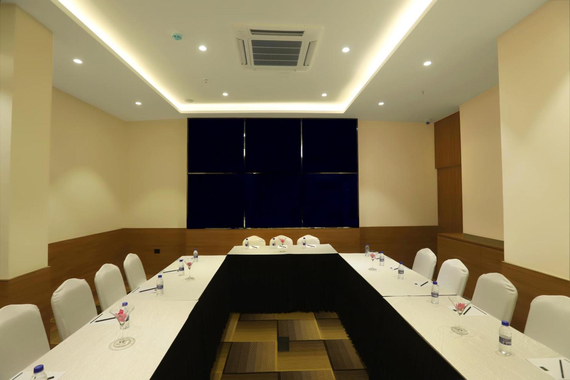 Aralia - A Business Hotel, Midc Andheri East Мумбай Екстериор снимка